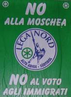 Il manifesto della Lega: 'No alla moschea, no al voto agli immigrati'