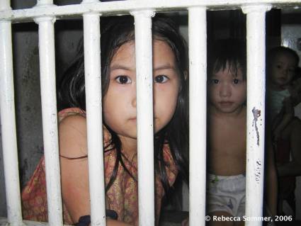 Bambini Hmong. Foto: Rebecca Sommer.