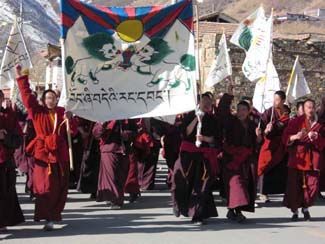 Tibetani protestano nella contea di Chigdril, Golog 'TAP', Qinghai, 17.3.2008