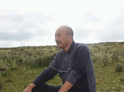 Lo scrittore tibetano Tagyal.
