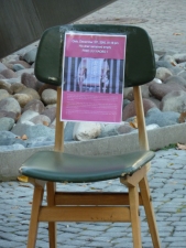 Ein leerer Stuhl für Liu Xiaobo in Bozen, 10. Dezember 2011. Foto: GfbV.