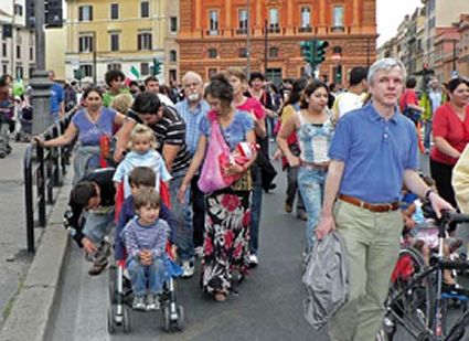 Crescente fobia per i Rom in Italia: dimostrazione del 2009 contro il 'Vento dell'intolleranza'.