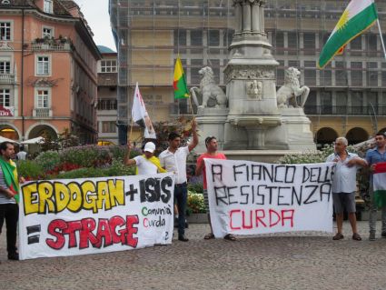 Una delle manifestazioni kurde a Bolzano, agosto 2015. Foto: Mauro di Vieste.
