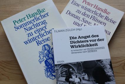 Einige Bücher von Peter Handke und Tilman Zülch. Foto: GfbV/2019.