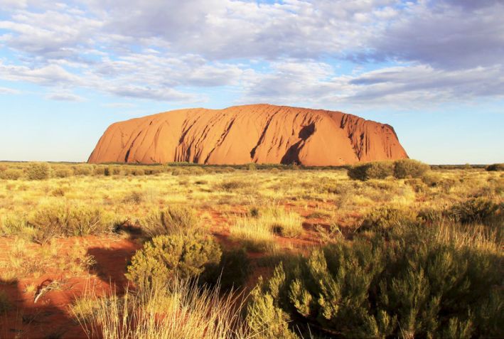 Erst 1873 sichtete und erkletterte der Europaer William Gosse, den 'Ayers Rock' und benannte ihn nach dem damaligen Premierminister von Sudaustralien, Sir Henry Ayers. Foto: Park Australia.
