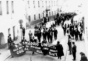 1968 - Aosta: manifestazione sindacale. 'Le chemin du S.A.V.T. 1952-2002', 2002