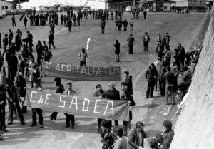 1977 - Manifestazione sindacale al traforo del Monte Bianco, Courmayeur. 'Le chemin du S.A.V.T. 1952-2002', 2002