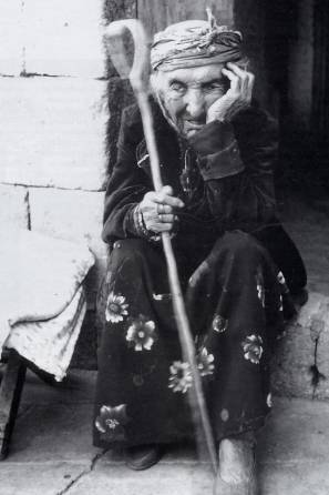 Un'anziana donna yezida. Foto: H. Garrer