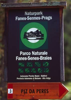 Schild Naturpark Fanes-Sennes-Prags