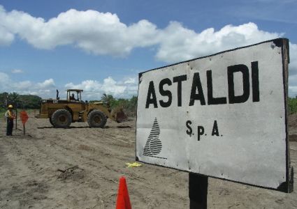 Las excavadoras de Astaldi en Bahía de Tela