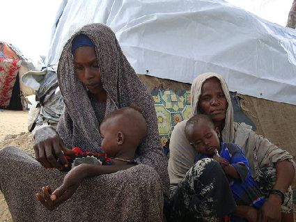 La situazione dei profughi della guerra civile in Somalia è sempre drammatica. Foto: UNHCR / M. Sheik Nor / July 2009.