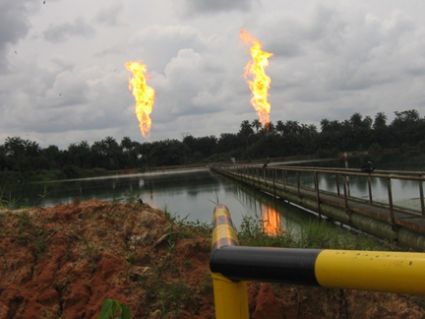 Ölförderung im Nigerdelta (Gas flaring).
