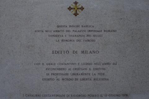 Gedenktafel in der Kirche von San Giorgio al Palazzo, Mailand, in der Nähe der Ruinen des Kaiserpalasts, in dem sich Konstantin und Licinius trafen.