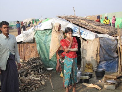 In Birmania vivono ancora 120.000 Rohingya in campi profughi. Foto: CC-by-nc-nd Mathias Eick EU/ECHO gennaio 2013.