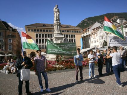 Una delle manifestazioni kurde a Bolzano, agosto 2014. Foto: Mauro di Vieste.