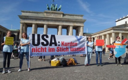 Manifestazione per il sostegno dei Kurdi nel nord della Siria. Foto: GfbV.