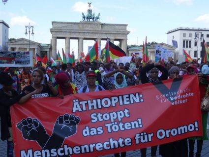 Proteste contro i massacri di cui sono vittime gli Oromo in Etiopia. Foto: GfbV.