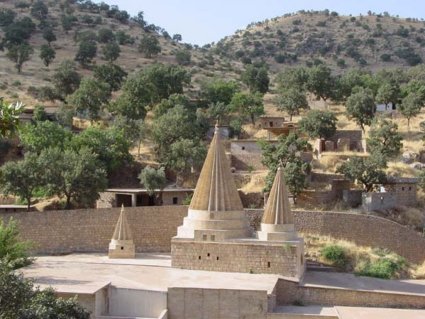 Mausoleum von Adi ibn Mustafa in Lalish, nordlich von Mosul. Foto: wikipedia.