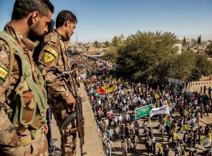 Nei giorni scorsi l'aviazione turca ha bombardato soprattutto i villaggi kurdo-yazidi ai margini della regione di Afrin sul confine turco. I villaggi sono tuttora difesi dalle truppe kurde di autodifesa dell'YPG. Foto: Kurdishstruggle via Flickr.