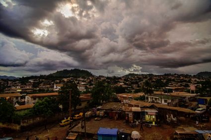 Le colline di Yaoundé, Camerun. Foto: Ludwig Tröller [CC BY-NC 2.0] - Flickr.