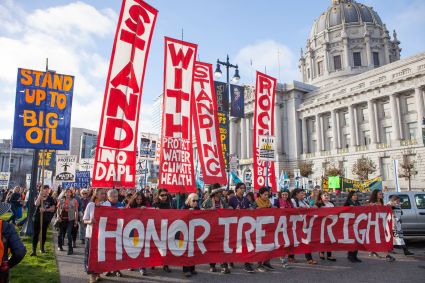 Protest gegen die Dakota Access Pipeline in San Francisco, November 2016. Foto: Wikipedia.