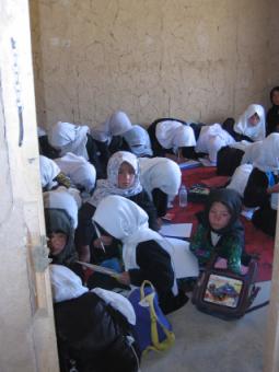 Afghanistanreise: Schülerinnen. Foto von Margret Bergmann