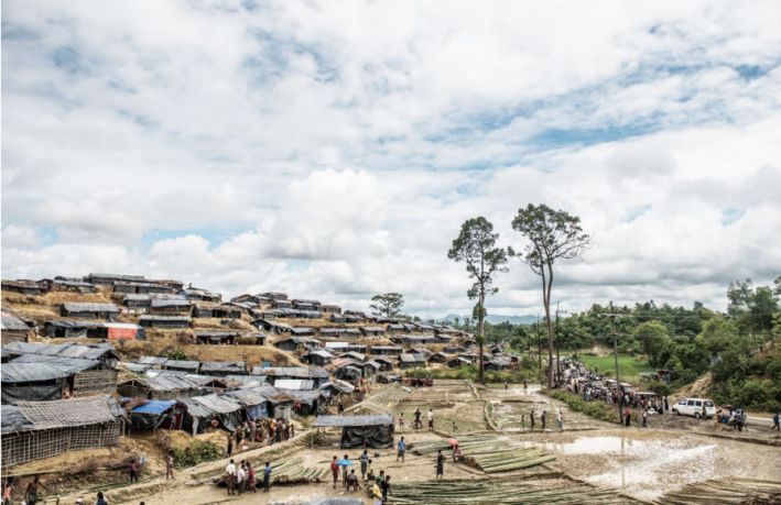 Fast 700.000 der muslimischen Rohingya flüchteten seit August 2017 vor der Gewalt des burmesischen Militärs nach Bangladesch. Hier leben sie in solchen Flüchtlingscamps. Foto: Tommy Trenchard/ Caritas/ DAFOD BY-NC-ND 2.0.