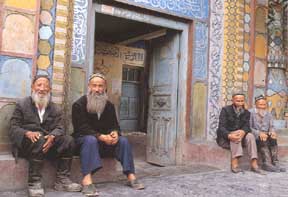 Uomini uiguri con la tipica barba