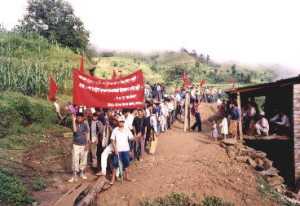 Nepal: Manifestazione di contadini filo-maoisti nel distretto di Rukum. Foto di Thomas Benedikter (se pubblicate si prega di indicare la fonte).