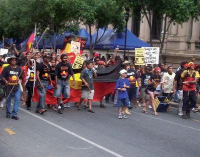 Protest für Landrechte unter dem Motto: 'Always was, always will be Aboriginal Land'. Foto: Brisbane Blog is Against Censorship (flickr.com).