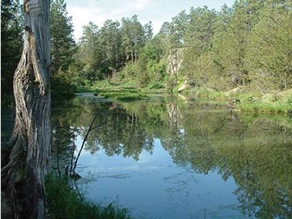 Der Poor Bear Dam im Pine-Ridge-Reservat. Foto: Christina Voormann.