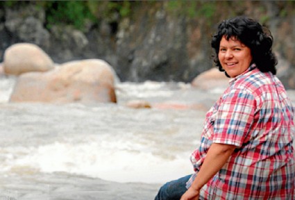 Berta Cáceres ha pagato con la vita il suo impegno per l'ambiente e per i diritti umani. Foto: Prachatai/Flickr BY-NC-ND 2.0.