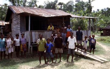 In ihrer Existenz bedroht: Angehörige der Kwimi in Westpapua - Foto: Kristina Neubauer
