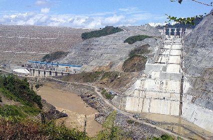 Der Bakun-Staudamm soll bereits Ende 2010 ans Netz gehen und Strom im Überfluss liefern.
