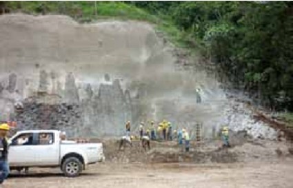 Nonostante manchi ancora uno studio di sostenibilità ambientale, le fasi preliminari per la costruzione della diga sono già in corso. Foto: Tilman Massa.