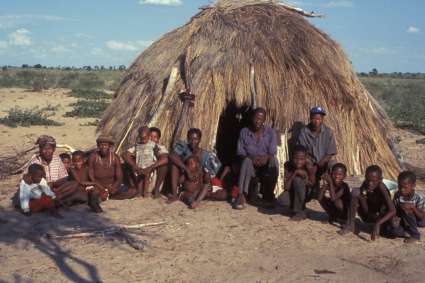 Buschmänner vom Volk der San in Gope, Central Kalahari Game Reserve, Botswana.