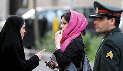 Dal 1963 le donne iraniane hanno il diritto di voto. Dal 1979 devono portare la hijab in pubblico. Foto: Amir Farshad Ebrahimi, flickr.