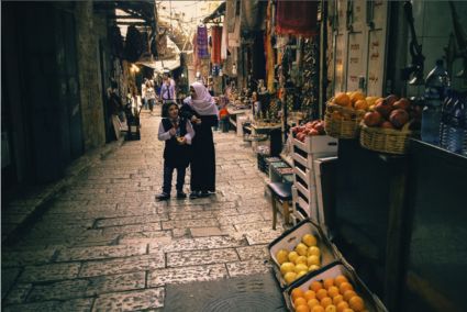 Der arabische Markt in der Altstadt von Jerusalem. Foto: alexsi/istock.