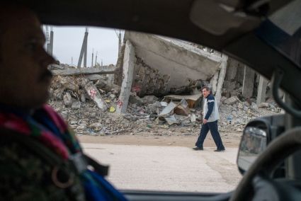 In Rojava ist vielerorts die Infrastruktur zerstört. Deshalb droht dort, trotz der relativ stabilen Lage, eine humanitäre Katastrophe. Foto: Stefan Mako via Flickr.