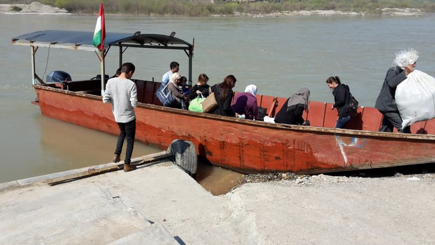 Überfahrt am Grenzübergang Sêmalka über den Tigris. Foto: Kamal Sido.