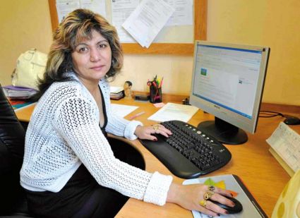 Elena Gorlova im kleinen Büro ihrer Selbsthilfegruppe von 'Vzajemne Souziti'. Rund 60 Frauen in Ostrau warten vergebens, dass wenigstens eine Entschuldigung für die Sterilisationen erfolgt.