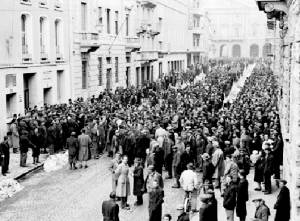 Manifestazione operaia in avenue Conseil des Commis, Aosta. 'Le chemin du S.A.V.T. 1952-2002', 2002